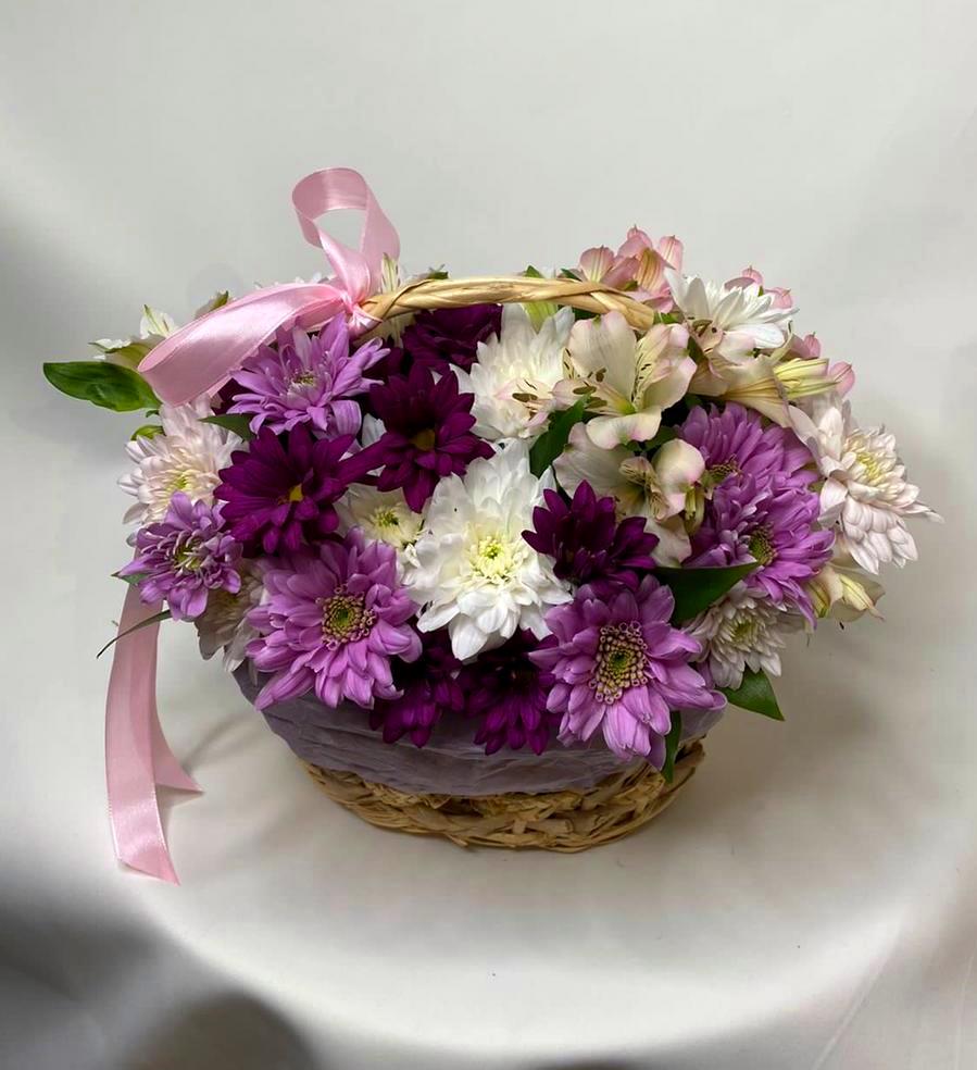 Цветочная композиция из Хризантемы и Альстромерии в корзине в Барсуковской