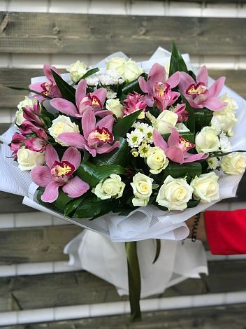 Букет цветов из: Розы и Хризантемы в Барсуковской