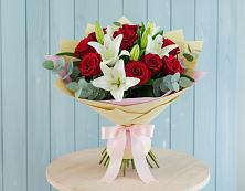 Букет цветов из:  Лилии и Розы в Барсуковской