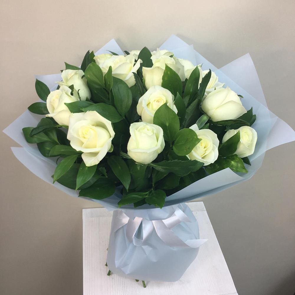 Букет 15 Белых роз Проуд в Барсуковской