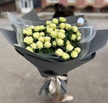 Букет Белые кустовые розы Солинеро в Барсуковской