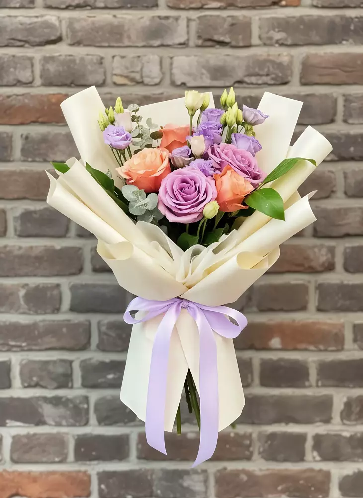 Букет цветов из: Лизиантусы и Розы в Барсуковской