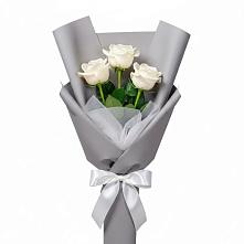 Букет 3 белые розы в Барсуковской
