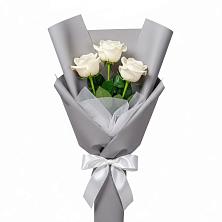 Букет 3 белые розы в Барсуковской