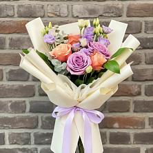 Букет цветов из:  Лизиантусы и Розы в Барсуковской