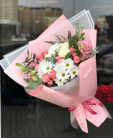 Букет цветов из: Розы, Лизиантусы и Хризантемы в Барсуковской