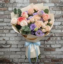Букет цветов из:  Розы, Лизиантусы и Гвоздики в Барсуковской