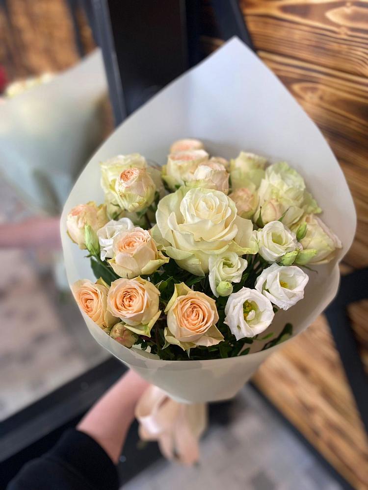 Букет цветов из: Розы и Лизиантусы в Барсуковской